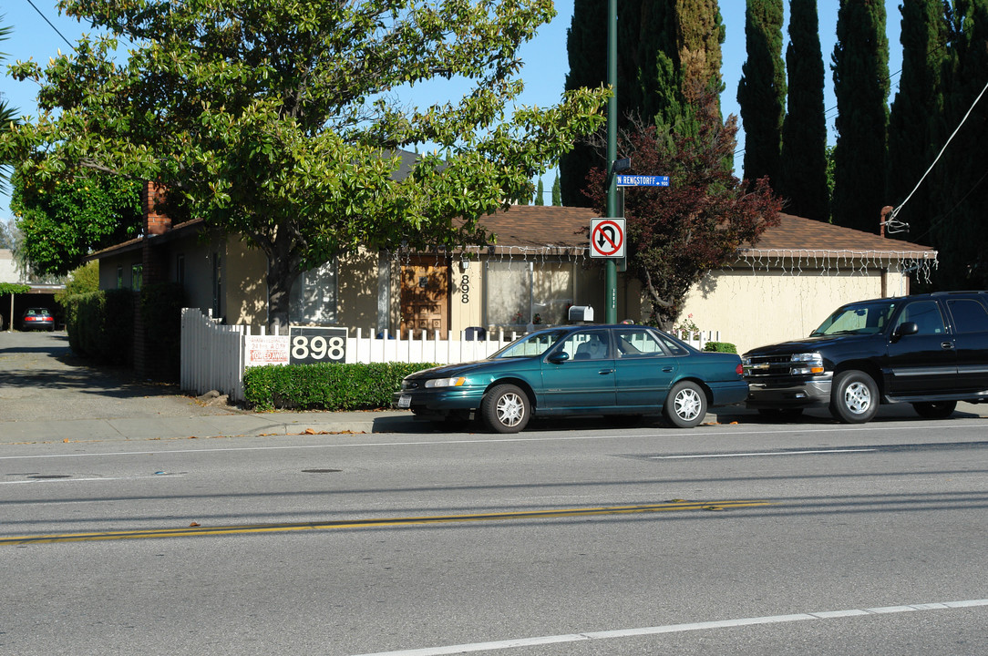 898 North Rengstorff in Mountain View, CA - Building Photo