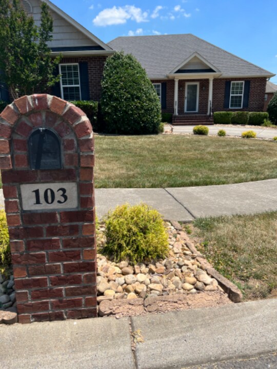 103 Beacon St in Gallatin, TN - Building Photo