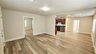 1424 NE 10th St in Oklahoma City, OK - Building Photo - Building Photo