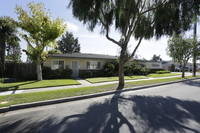 Westmont Apartments in Huntington Beach, CA - Building Photo - Building Photo