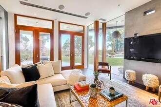 2238 Stradella Rd in Los Angeles, CA - Building Photo - Building Photo