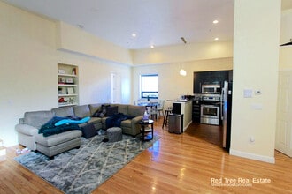 1032 Commonwealth Avenue, Unit 3 in Boston, MA - Foto de edificio - Building Photo
