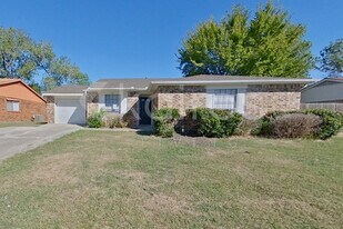 422 David Dr in Grand Prairie, TX - Building Photo