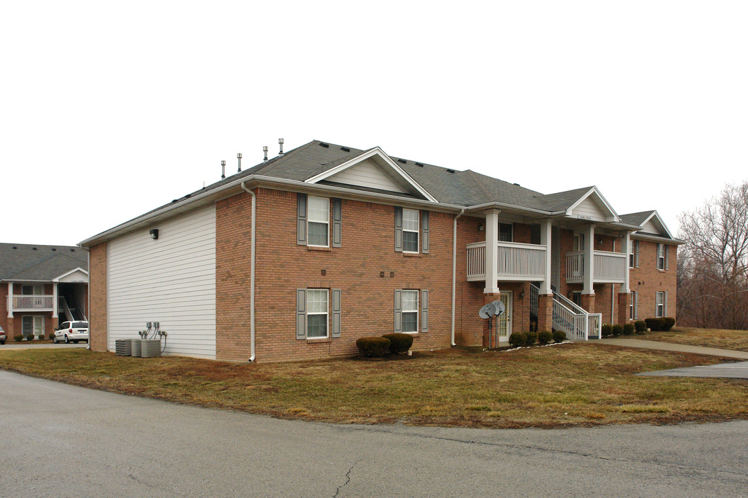 Charlestown Crossing Apartments in New Albany, IN - Building Photo