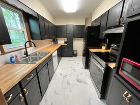 4943 NE Gladstone Ave in Kansas City, MO - Building Photo