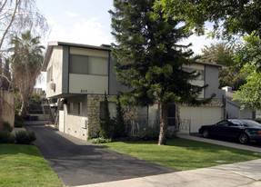 210 E Stocker St in Glendale, CA - Building Photo