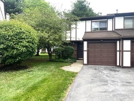 12 Sunstone Dr in Poughkeepsie, NY - Building Photo