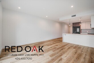 5801 Camerford Ave, Unit PH2 in Los Angeles, CA - Building Photo - Building Photo
