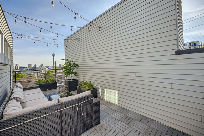 547 Highland Dr in Seattle, WA - Building Photo - Building Photo