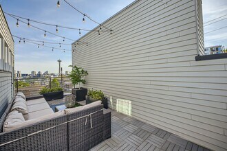 547 Highland Dr in Seattle, WA - Building Photo - Building Photo