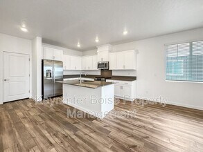 4212 W Cirrus Ln in Eagle, ID - Building Photo - Building Photo