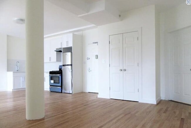 102 Fulton St in New York, NY - Building Photo - Building Photo
