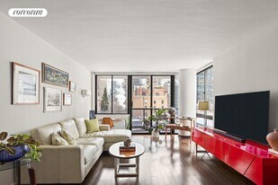 255 E 49th St in New York, NY - Building Photo