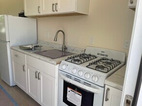 2206 Spring St, Unit A in Paso Robles, CA - Foto de edificio - Building Photo