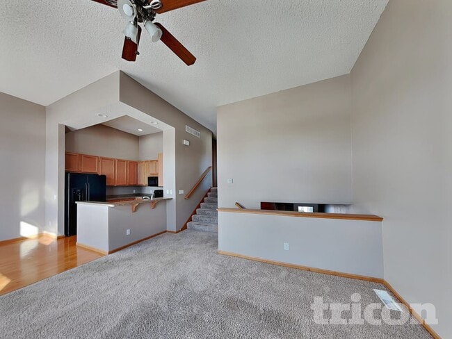 5106 Farnham Dr N in Hugo, MN - Foto de edificio - Building Photo