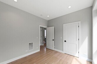 1050 W Cornelia Ave in Chicago, IL - Building Photo - Building Photo