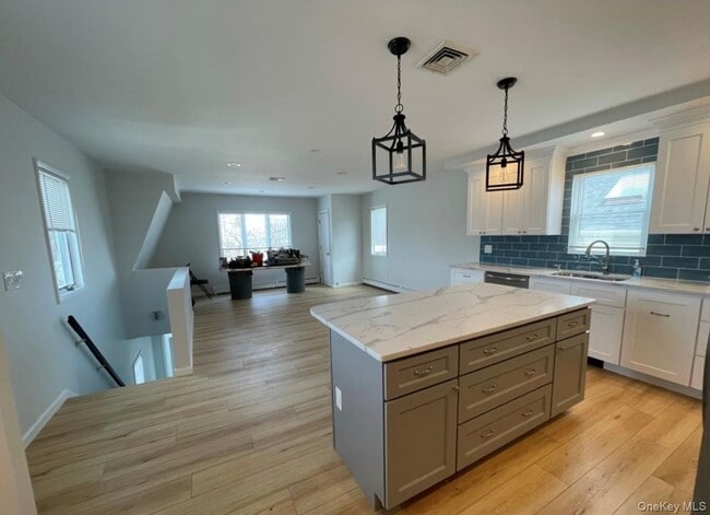 512 E Penn St in Long Beach, NY - Building Photo - Building Photo