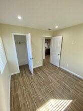 2296 Cutler St in Simi Valley, CA - Foto de edificio - Building Photo