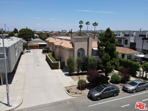 3822 Bentley Ave, Unit Unit203 in Culver City, CA - Building Photo - Building Photo