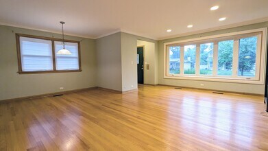 736 N Wilshire Ln in Arlington Heights, IL - Building Photo - Building Photo