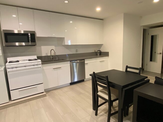 807 Westholme Ave, Unit furnished studio in Los Angeles, CA - Building Photo - Building Photo