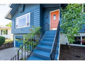 7323 SW Nevada Terrace in Portland, OR - Foto de edificio - Building Photo