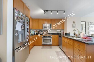 807 Davis St in Evanston, IL - Building Photo - Building Photo