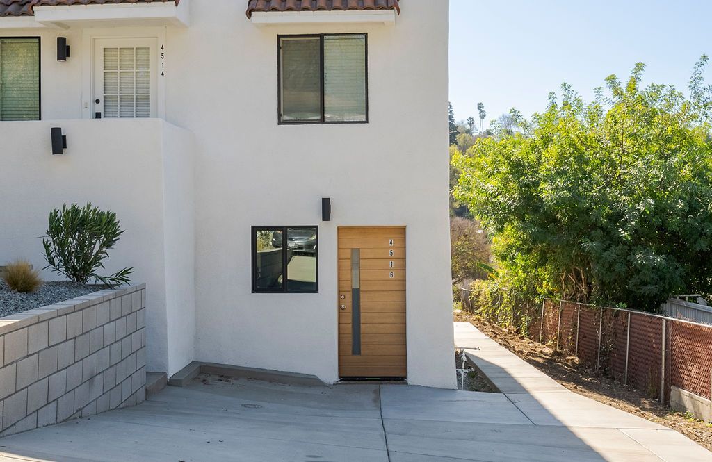4516 Mont Eagle Pl in Los Angeles, CA - Building Photo