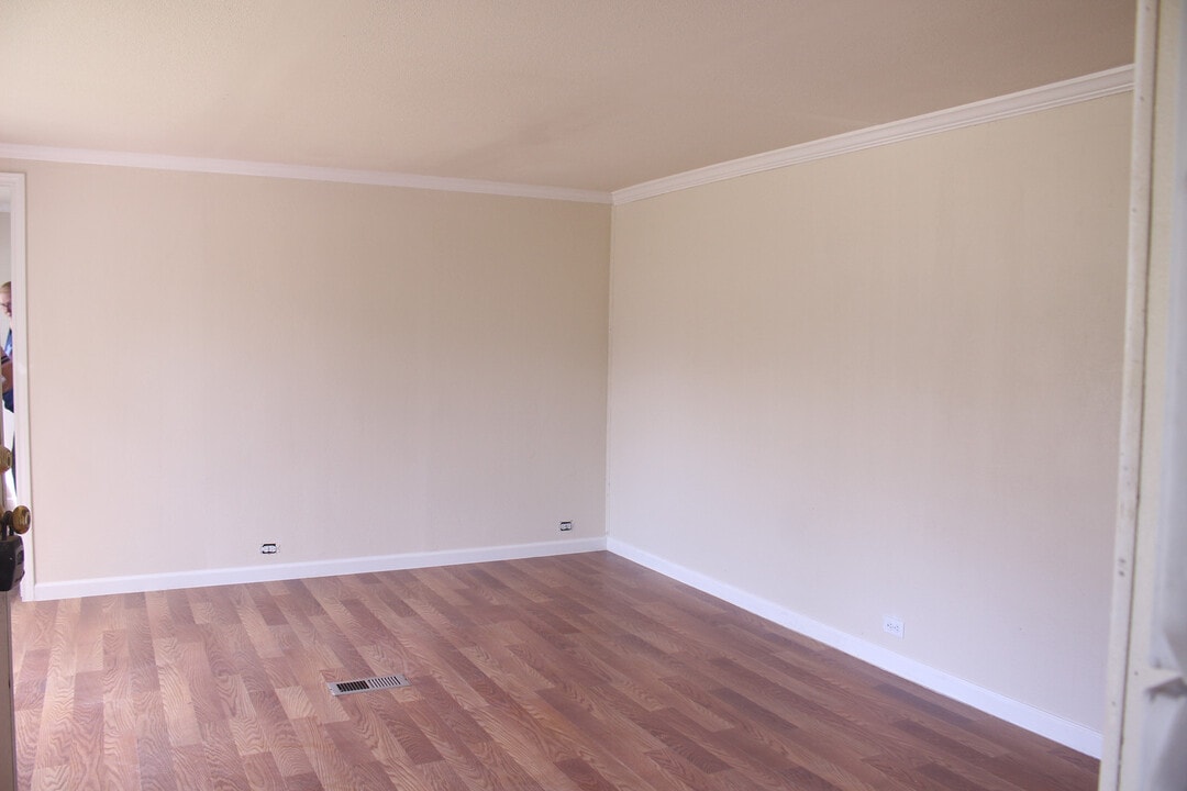 2001 Alex in Austin, TX - Building Photo