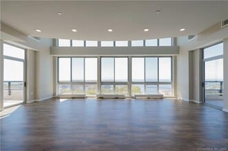 850 Pacific St in Stamford, CT - Foto de edificio - Building Photo