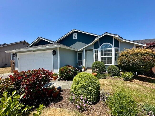 property at 3839 Glenwood St