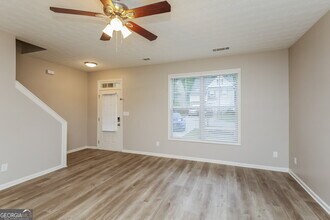 422 Marsh Lake Rd SE in Lawrenceville, GA - Foto de edificio - Building Photo