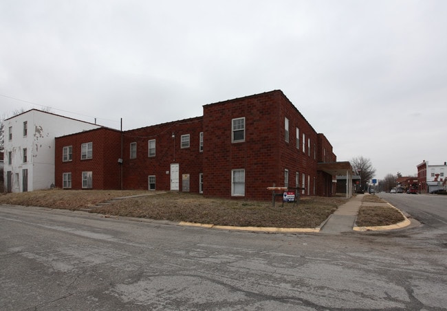 110 E Main St in Smithville, MO - Building Photo - Building Photo