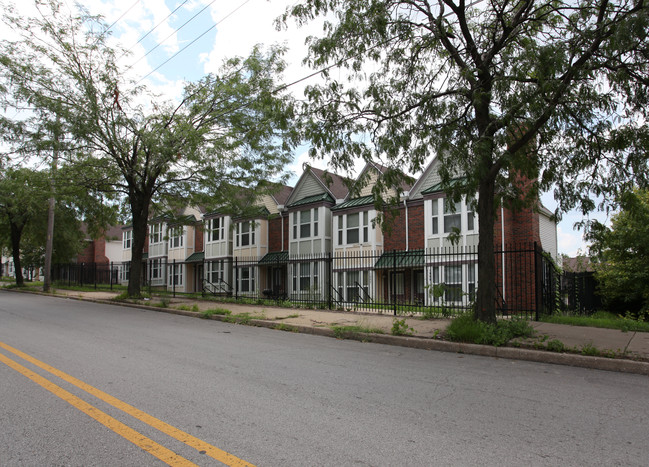 Basie Court Apartments in Kansas City, MO - Building Photo - Building Photo