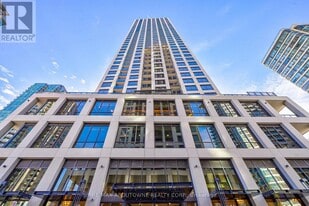 36 Elm Dr W in Mississauga, ON - Building Photo