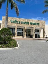 2025 Lavers Cir, Unit Lakeside condo in Delray Beach, FL - Building Photo - Building Photo