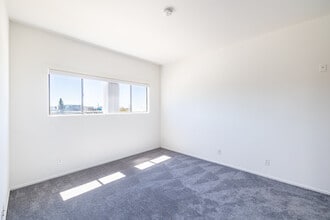 Tuscany Apartments in Los Angeles, CA - Building Photo - Building Photo