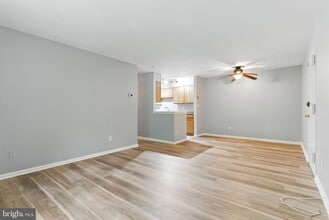5905 Bayshire Rd in Springfield, VA - Building Photo - Building Photo