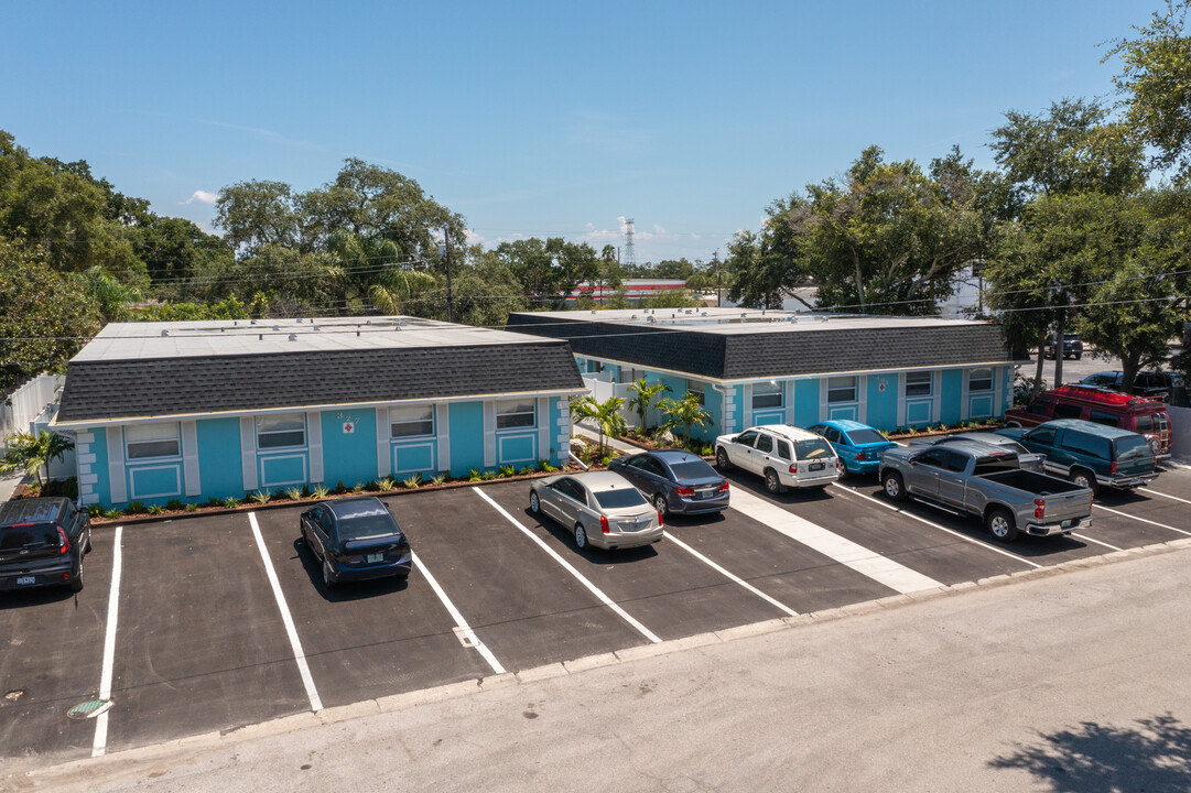 327 & 401 Fernwood in Clearwater, FL - Building Photo