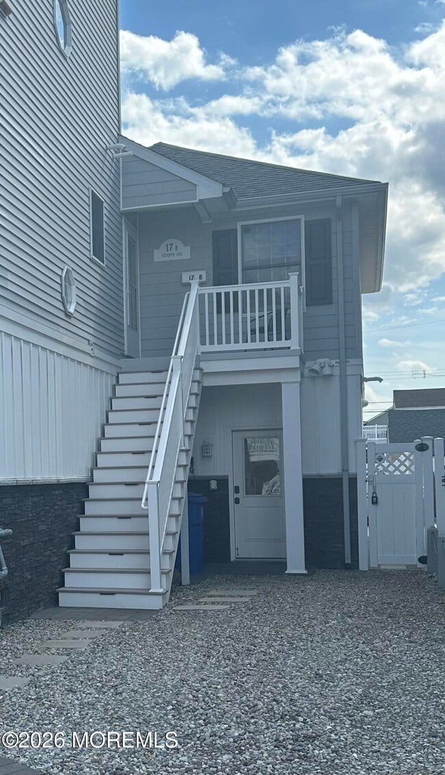 property at 17 7th Ave