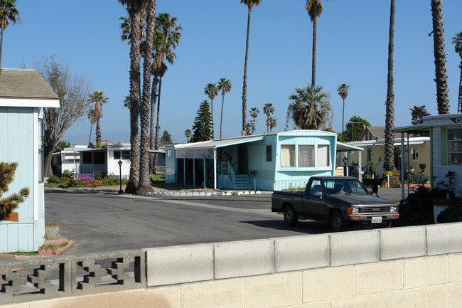 Royal Palms Mobilehome Community in Oxnard, CA - Building Photo - Building Photo