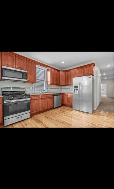 24 W 30th St in Bayonne, NJ - Building Photo