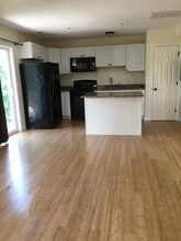 12 Cranberry Rd, Unit 1 in Bourne, MA - Building Photo - Building Photo