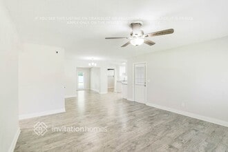 909 Skyview Dr in Brandon, FL - Building Photo - Building Photo