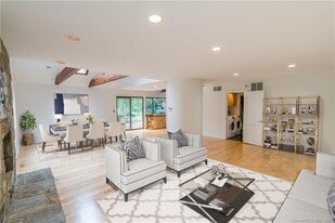 17 Ferry Ln in Westport, CT - Building Photo