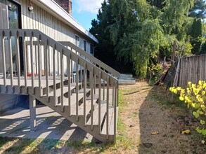 127 NE 164th St in Shoreline, WA - Building Photo - Building Photo