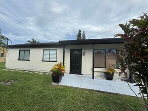 282 SW Bridgeport Dr in Port St. Lucie, FL - Building Photo - Building Photo