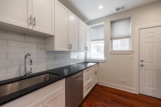 1159 W Lunt Ave, Unit 3 in Chicago, IL - Building Photo - Building Photo