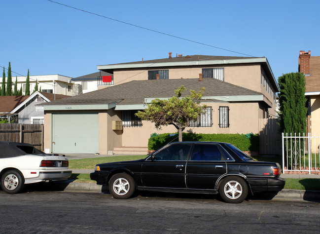 11421 Freeman Ave in Hawthorne, CA - Building Photo - Building Photo