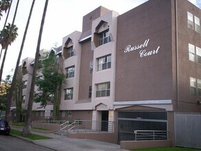 Russell Court Apartments in Los Angeles, CA - Building Photo - Building Photo